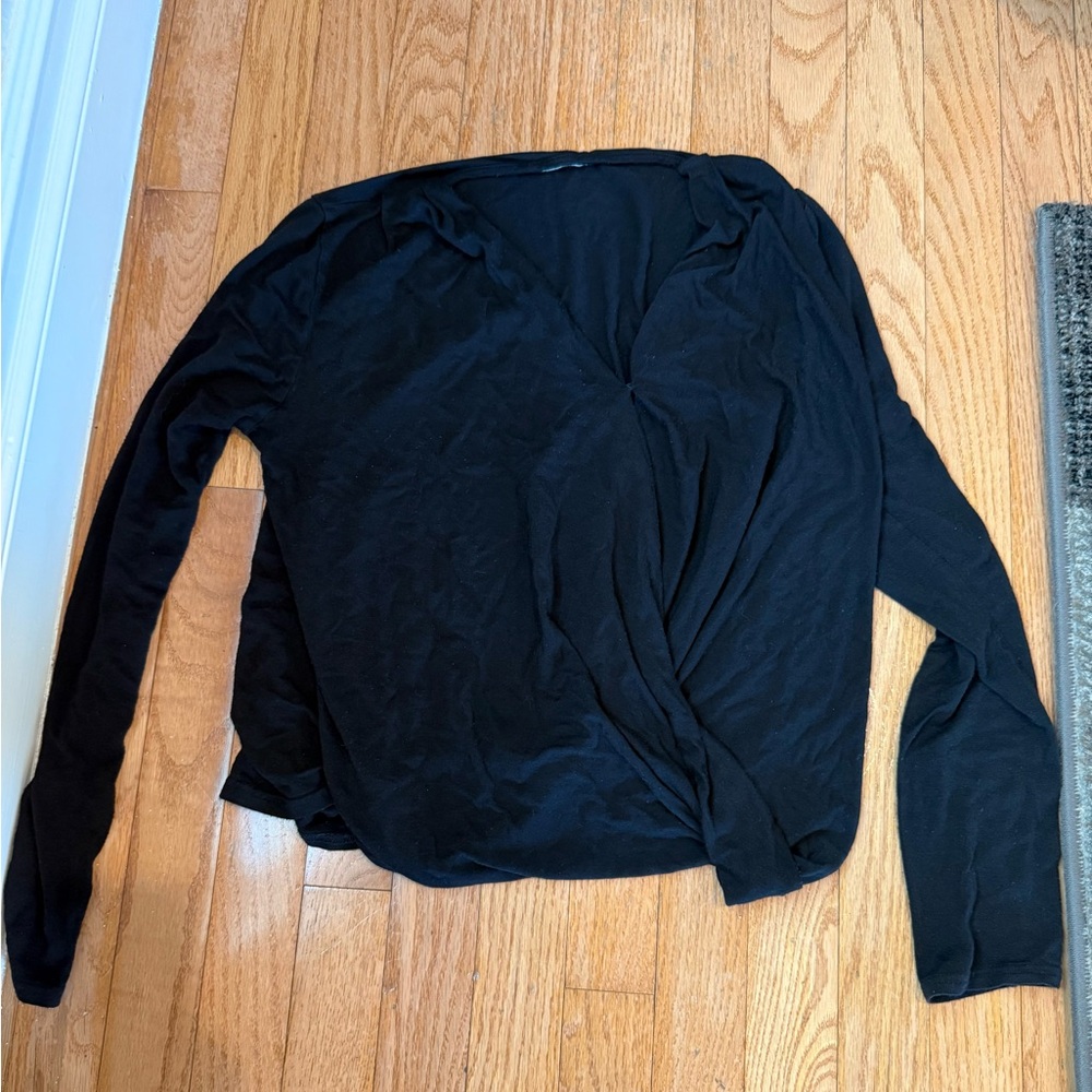 Black size small long sleeve vneck cinch front top
